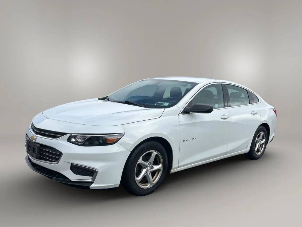 2016 Chevrolet Malibu Image 1