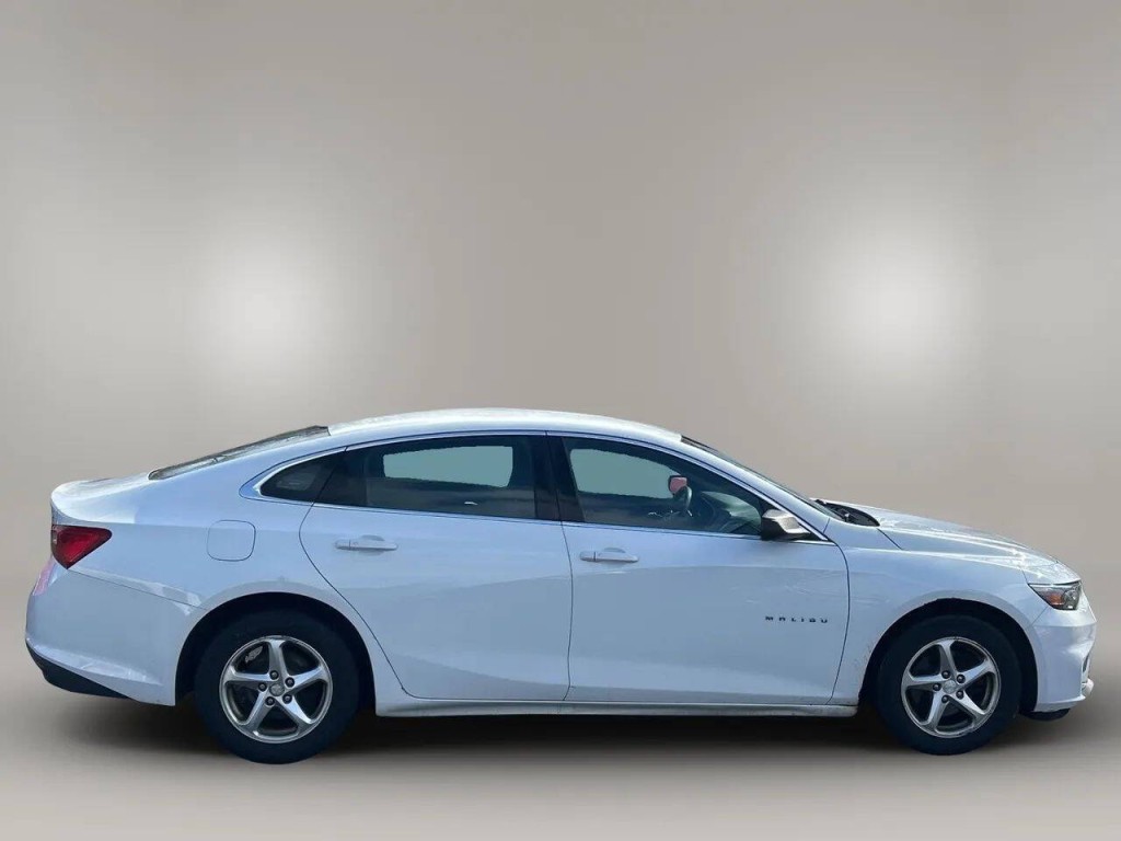 2016 Chevrolet Malibu Image 3