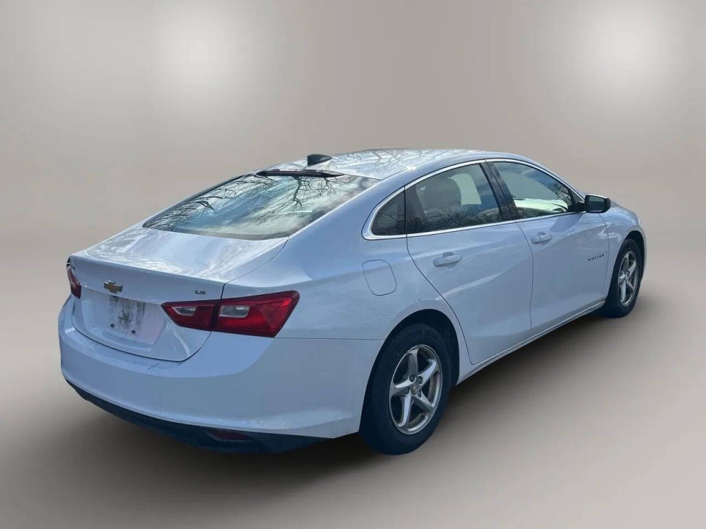 2016 Chevrolet Malibu Image 4