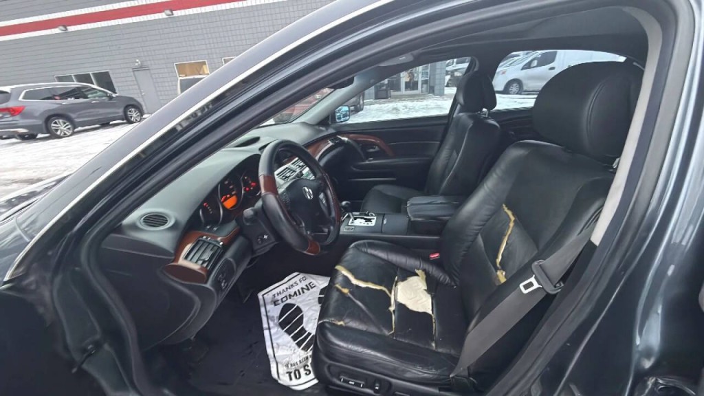 2005 Acura RL Image 10