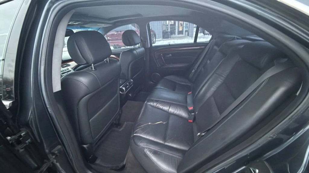 2005 Acura RL Image 12