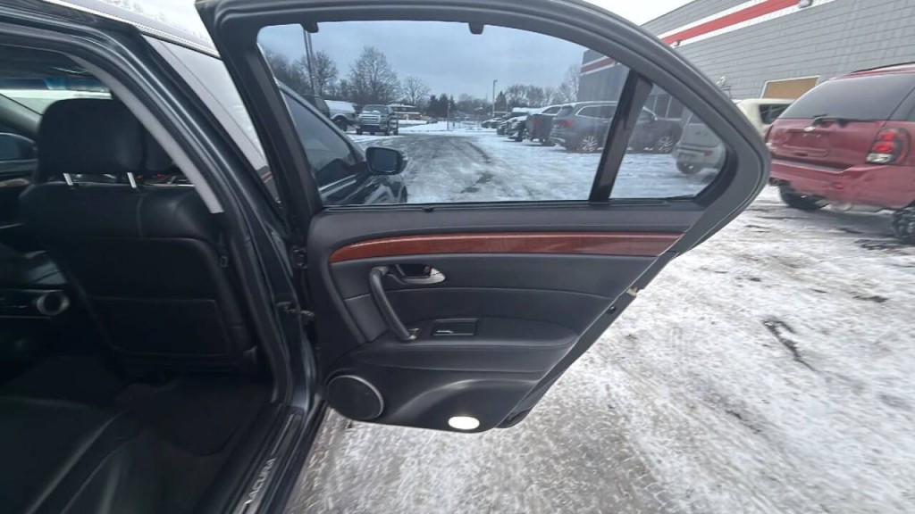 2005 Acura RL Image 14