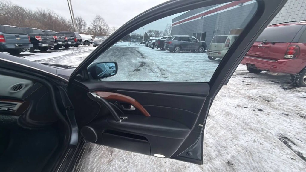 2005 Acura RL Image 16