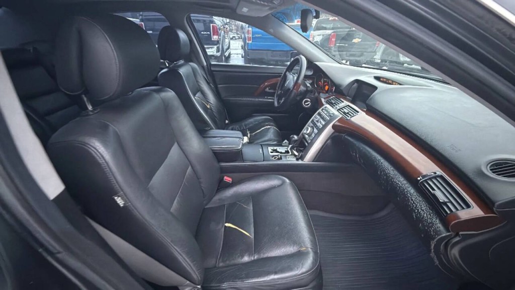 2005 Acura RL Image 17
