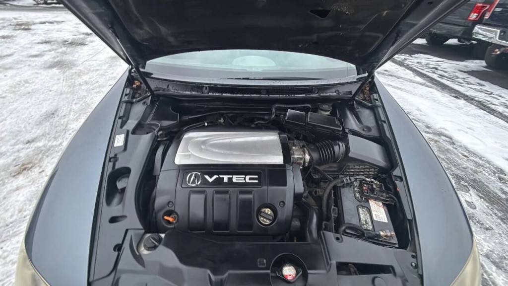 2005 Acura RL Image 18