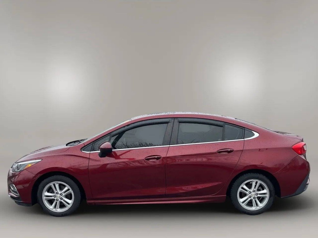 2016 Chevrolet Cruze Image 2