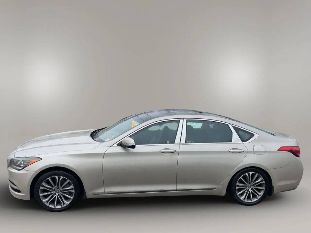 2015 Hyundai Genesis Image 4