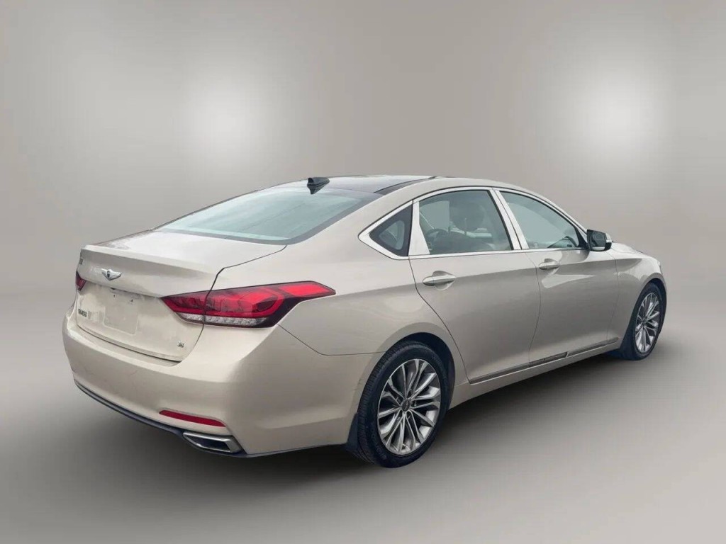 2015 Hyundai Genesis Image 6