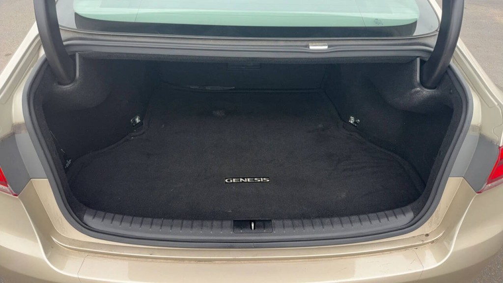 2015 Hyundai Genesis Image 14