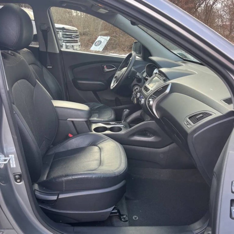 2012 Hyundai Tucson Image 12