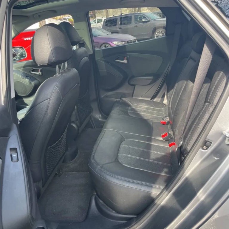 2012 Hyundai Tucson Image 13