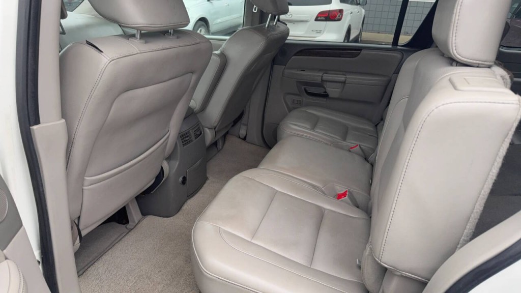2010 Nissan Armada Image 10