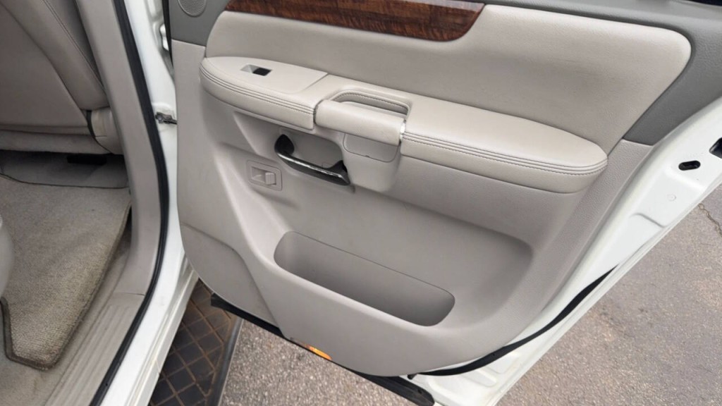 2010 Nissan Armada Image 13