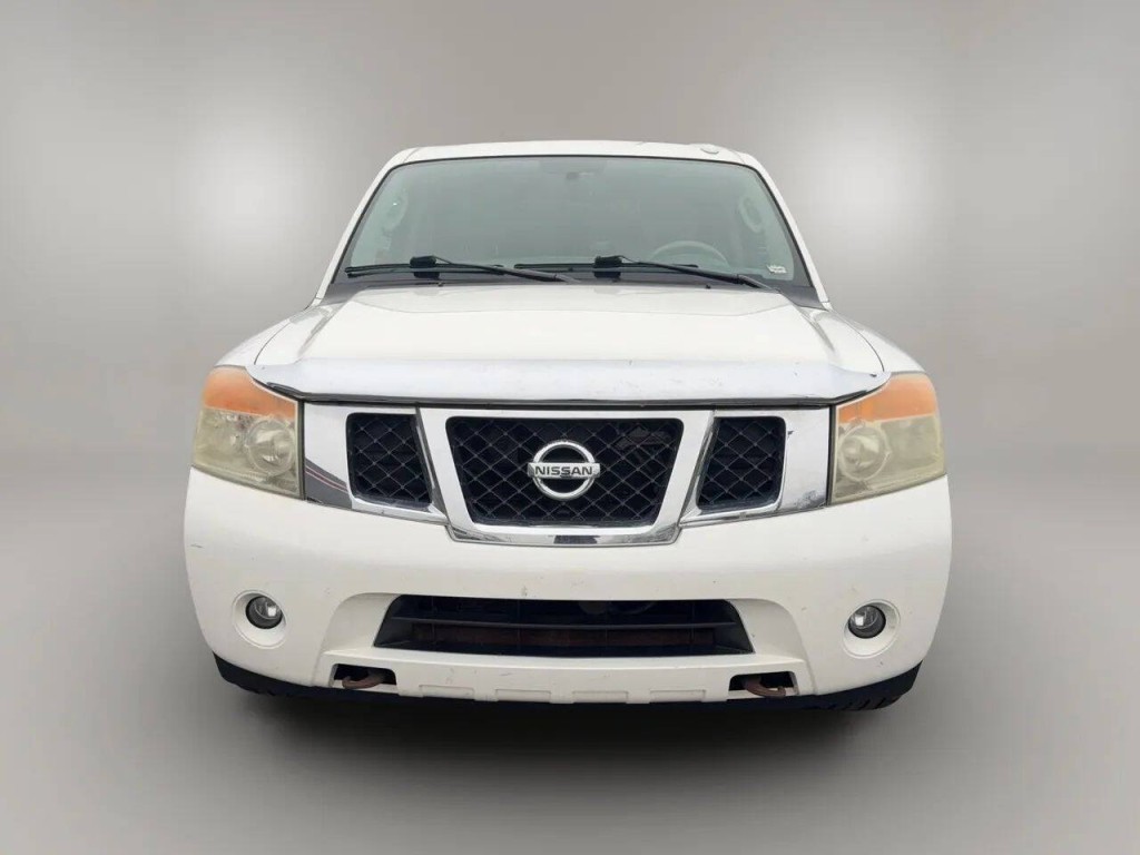 2010 Nissan Armada Image 2