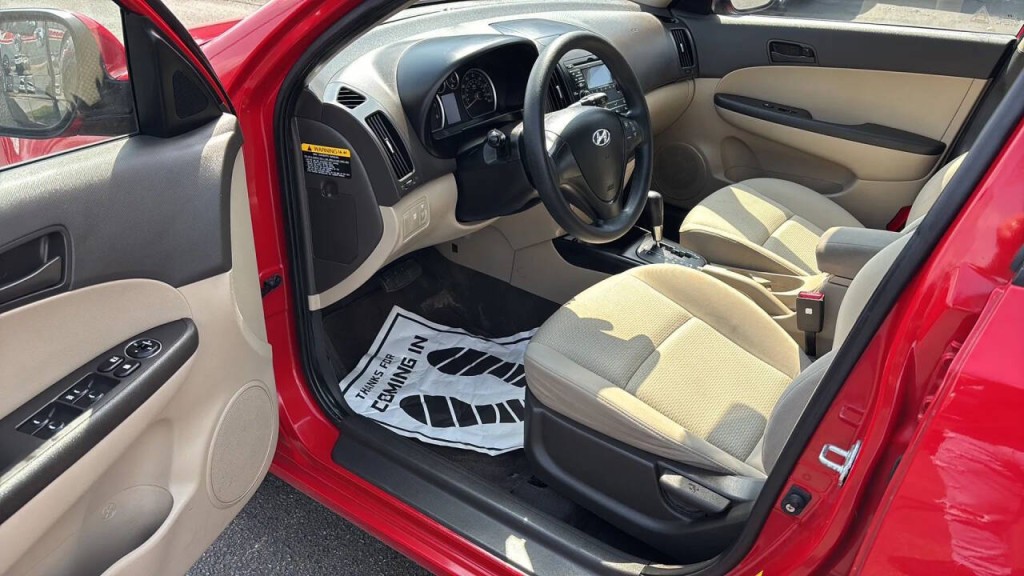 2010 Hyundai Elantra Image 10