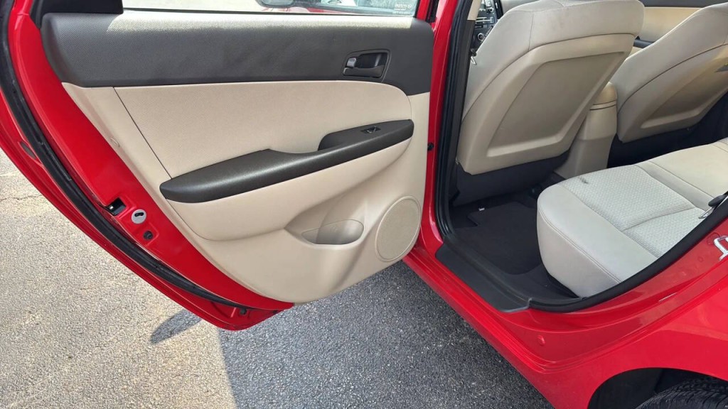 2010 Hyundai Elantra Image 11