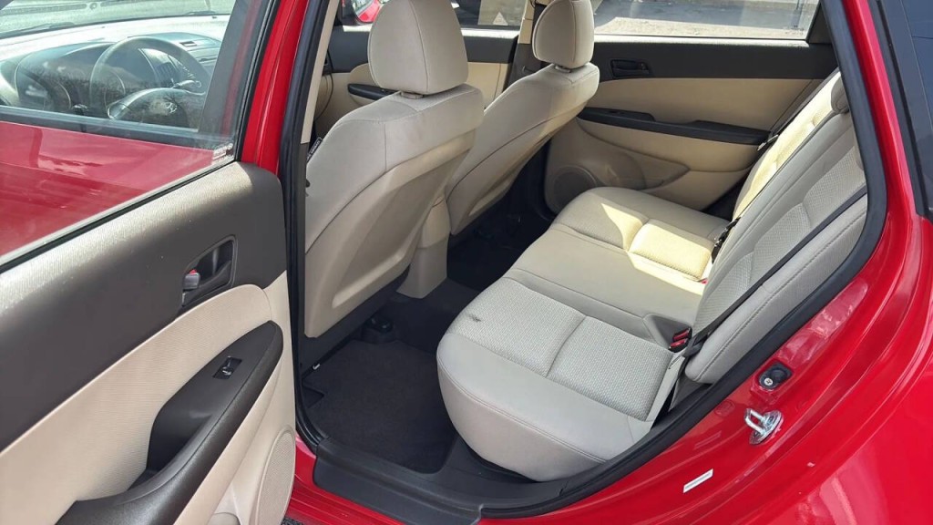 2010 Hyundai Elantra Image 12