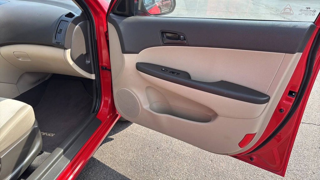 2010 Hyundai Elantra Image 16