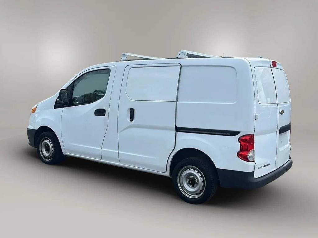 2017 Chevrolet Express Image 3