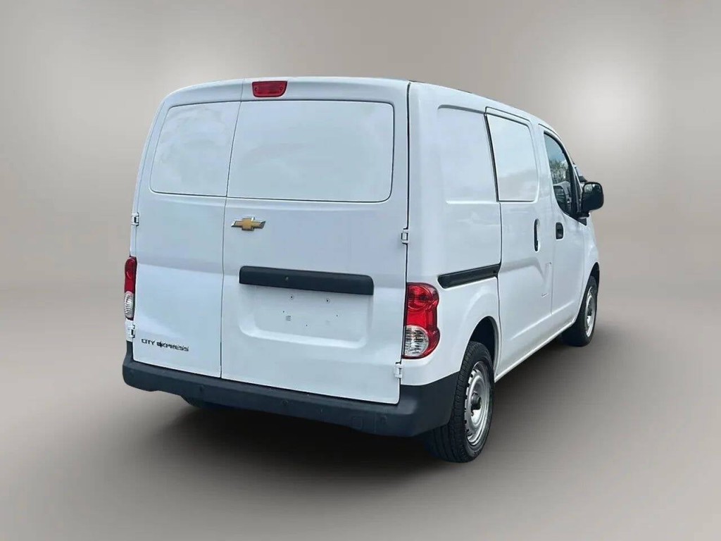 2017 Chevrolet Express Image 5