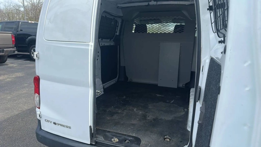 2017 Chevrolet Express Image 6