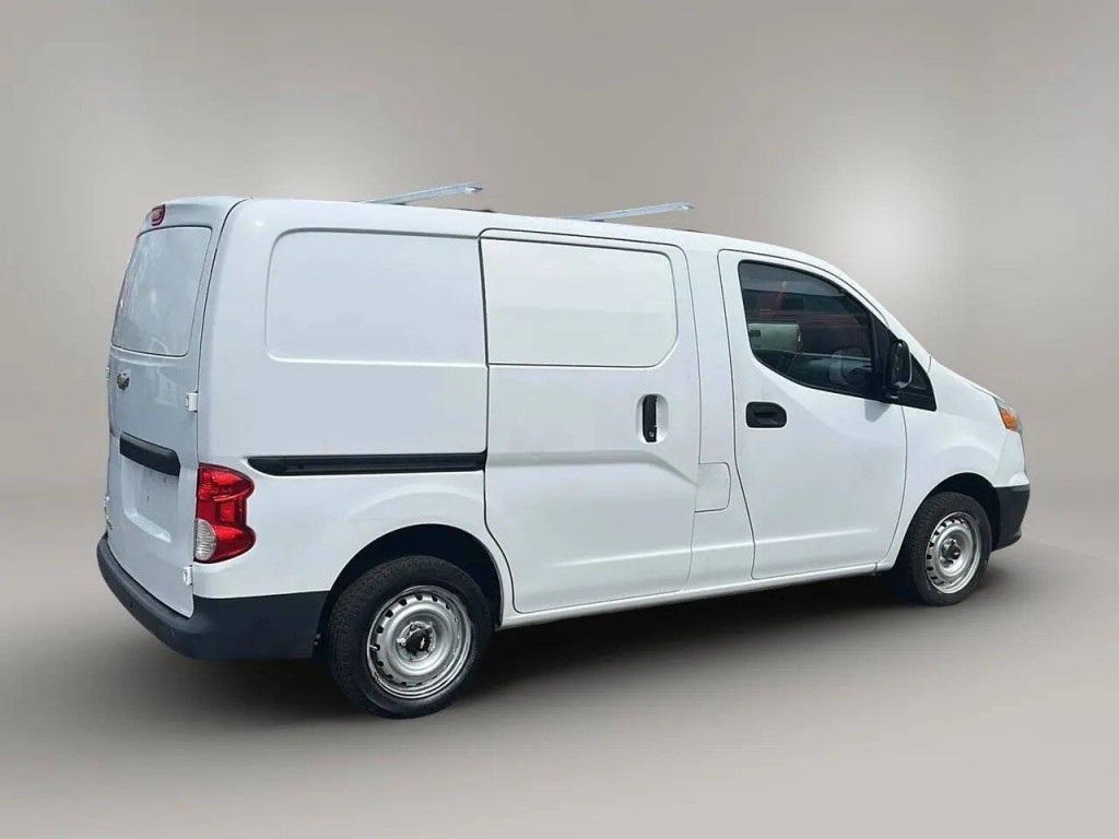 2017 Chevrolet Express Image 7