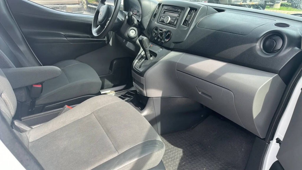 2017 Chevrolet Express Image 11