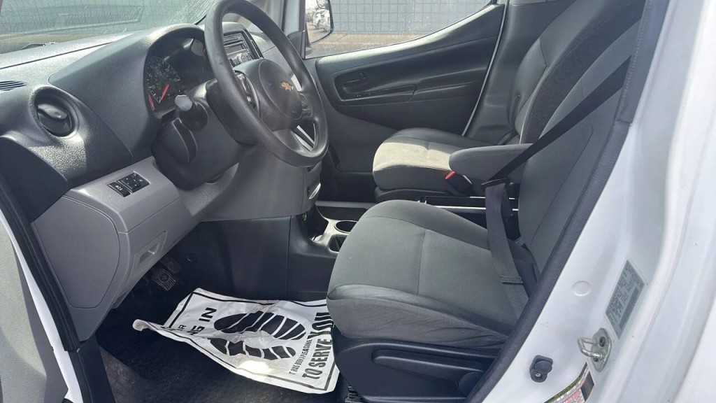 2017 Chevrolet Express Image 12