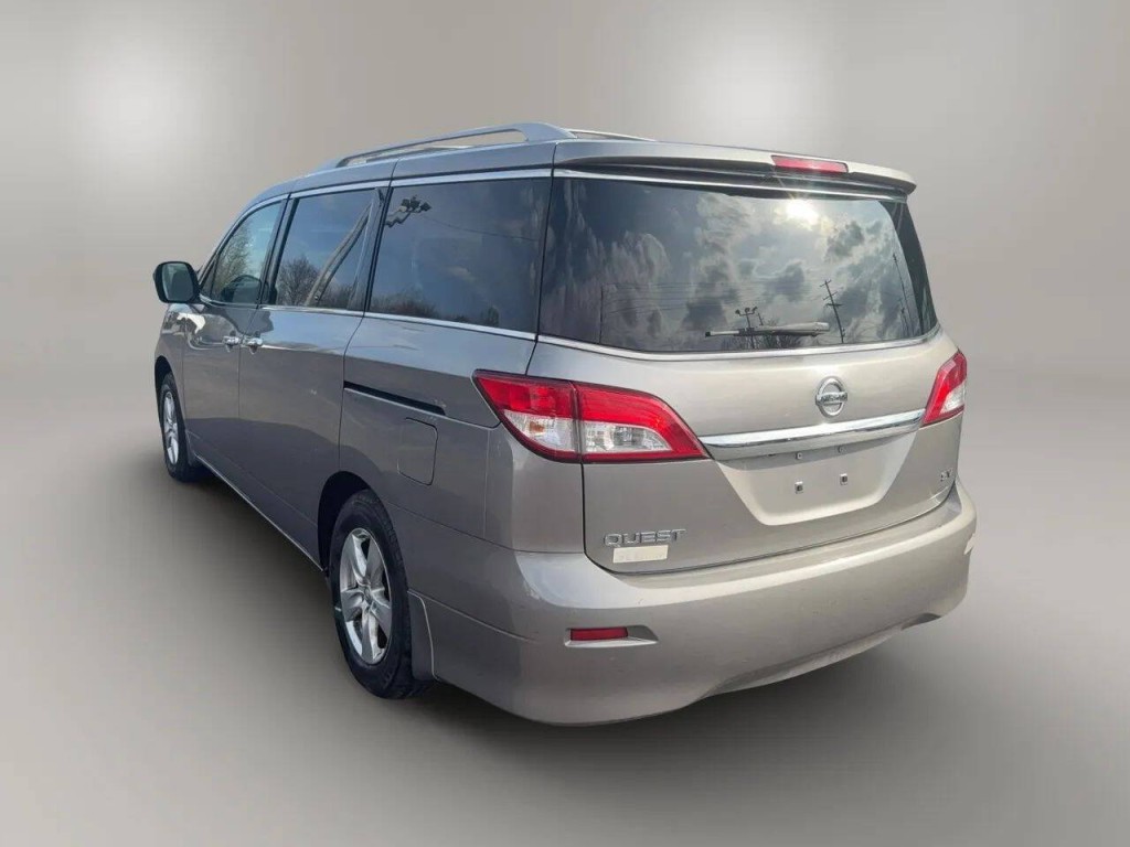 2011 Nissan Quest Image 4