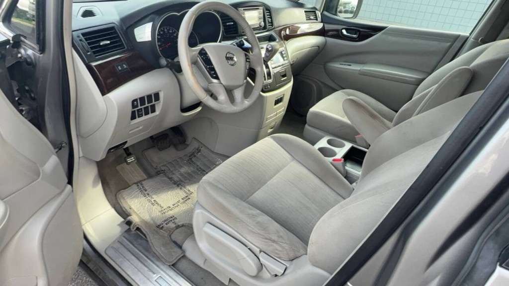 2011 Nissan Quest Image 10