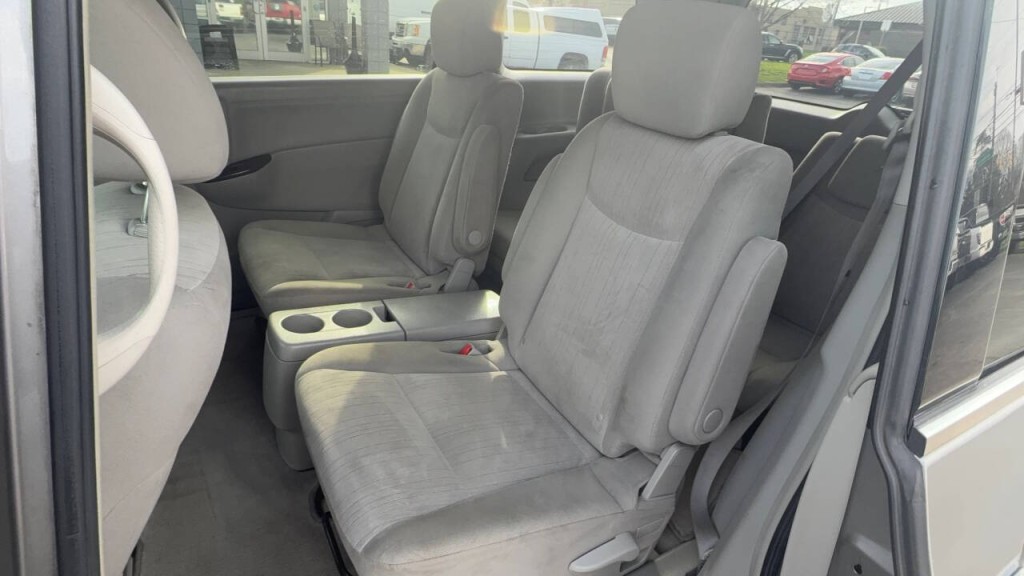 2011 Nissan Quest Image 11