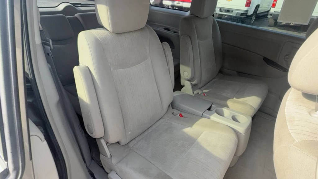 2011 Nissan Quest Image 13