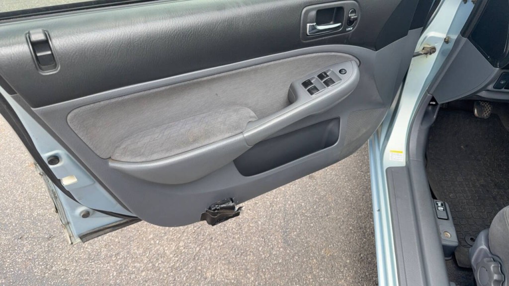 2005 Honda Civic Image 10