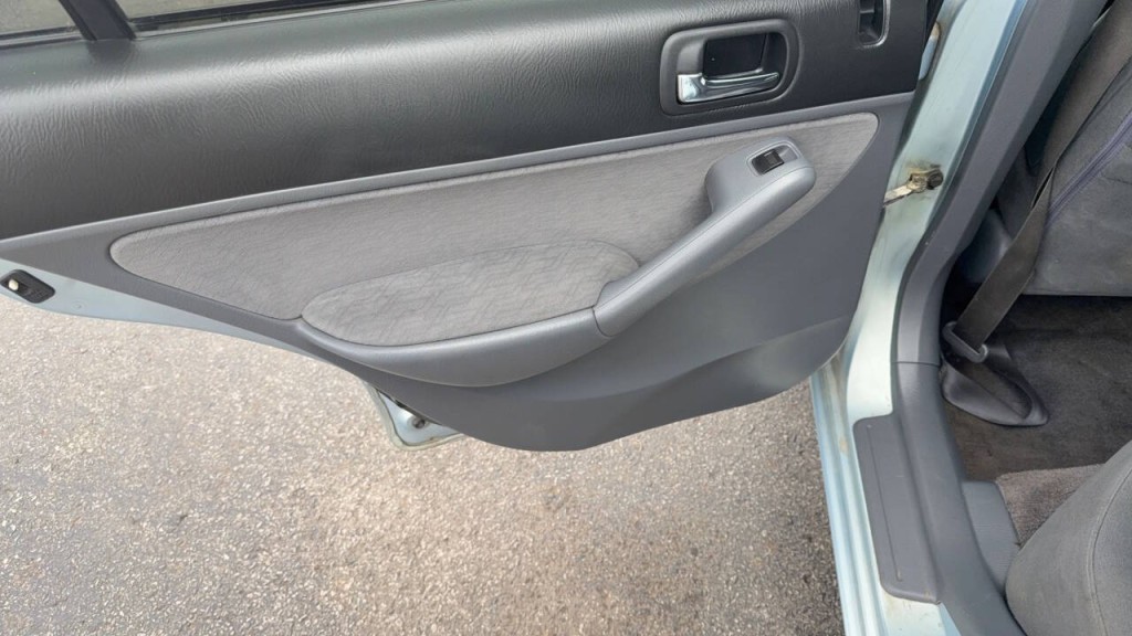 2005 Honda Civic Image 12