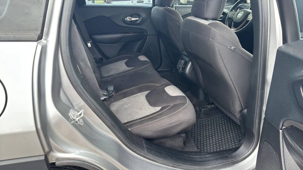 2015 Jeep Cherokee Image 14