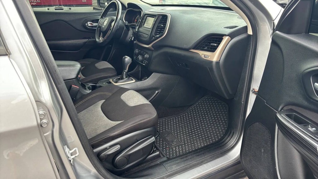 2015 Jeep Cherokee Image 16