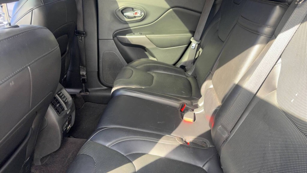 2019 Jeep Cherokee Image 12