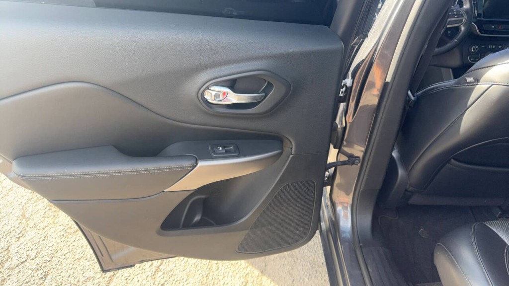 2019 Jeep Cherokee Image 13