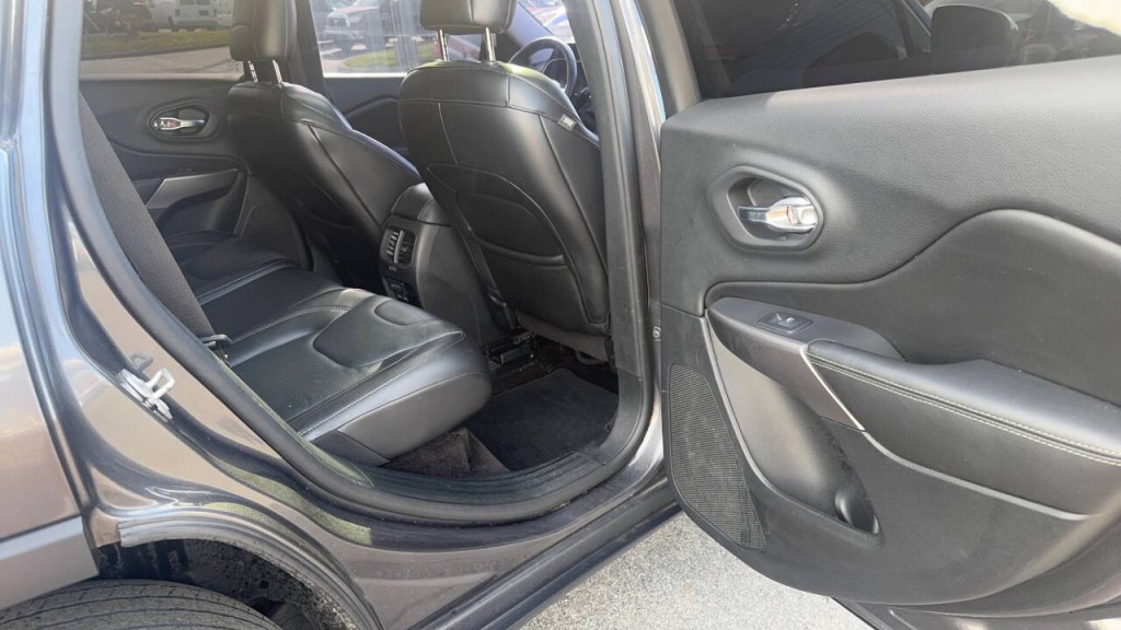 2019 Jeep Cherokee Image 16