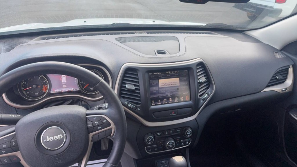 2015 Jeep Cherokee Image 11