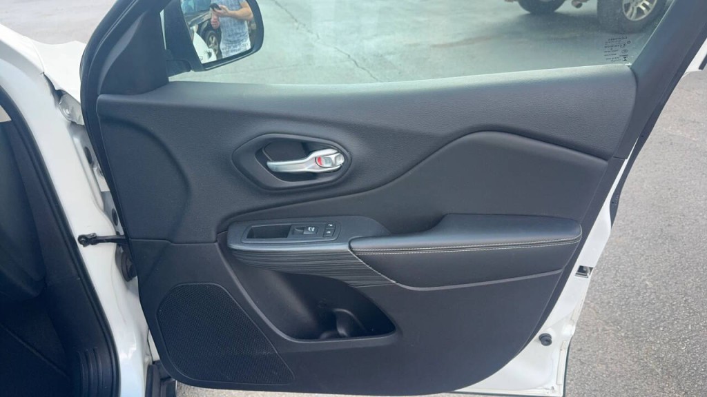 2015 Jeep Cherokee Image 16