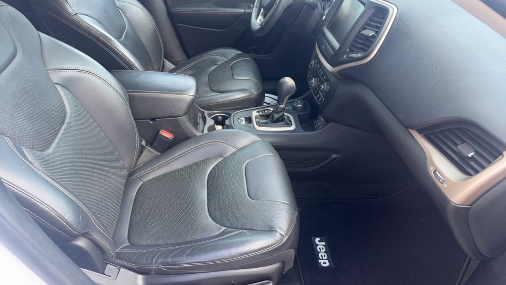2015 Jeep Cherokee Image 17