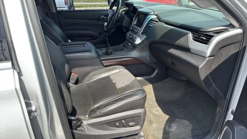 2015 GMC Yukon Image 16