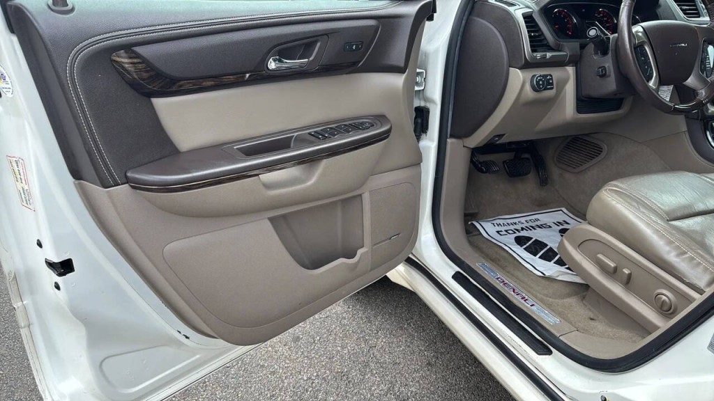 2015 GMC Acadia Image 9