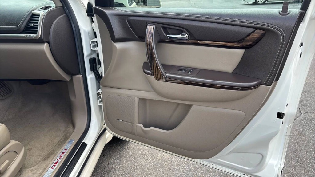 2015 GMC Acadia Image 16
