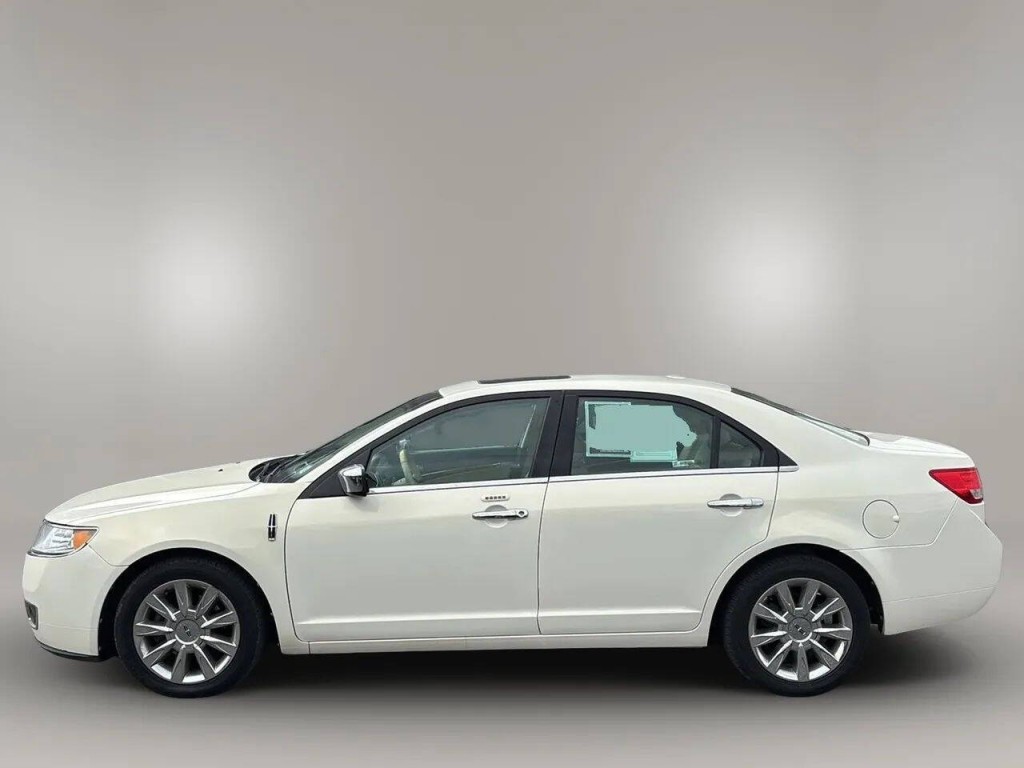 2012 Lincoln MKZ Image 2