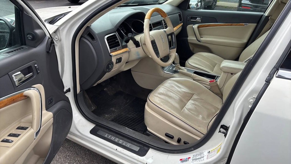 2012 Lincoln MKZ Image 10