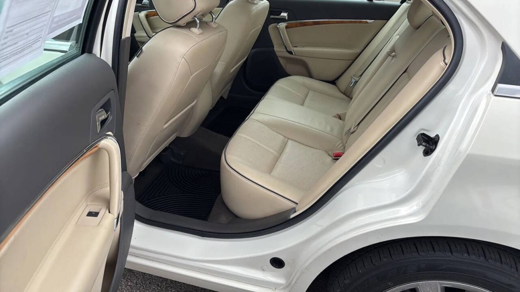 2012 Lincoln MKZ Image 12