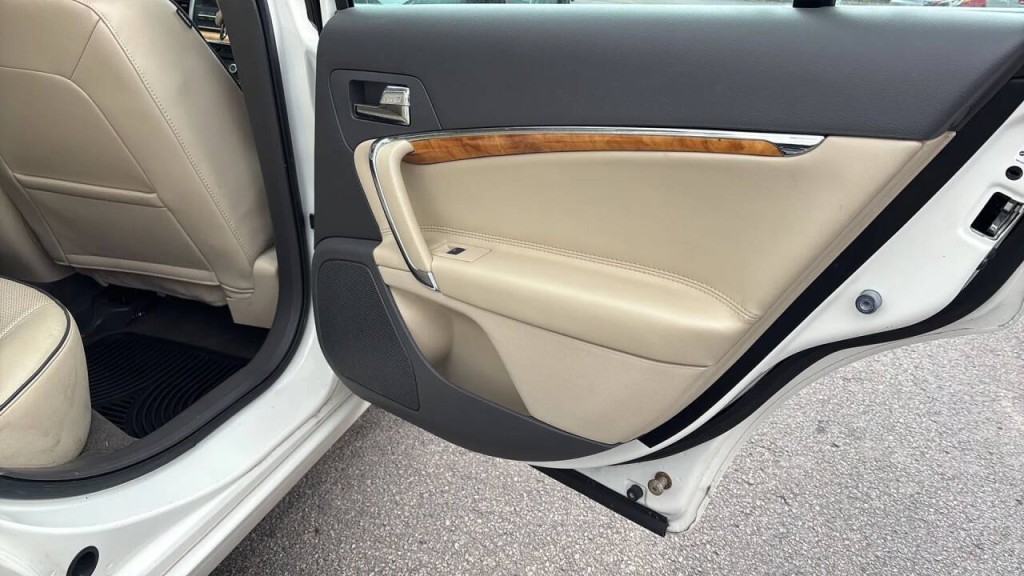 2012 Lincoln MKZ Image 13
