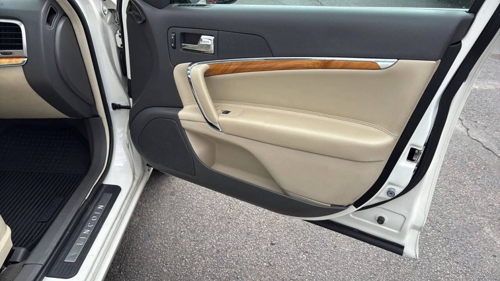 2012 Lincoln MKZ Image 15